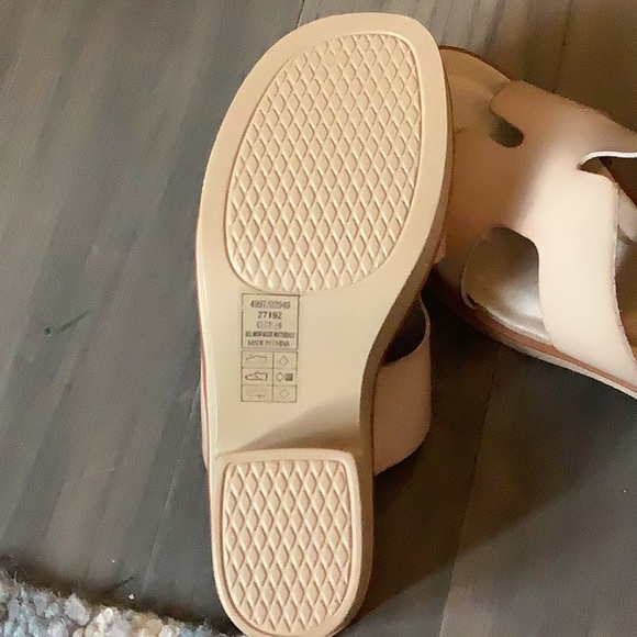 Pierre Dumas size 9 wedged sandal - Picture 4 of 4